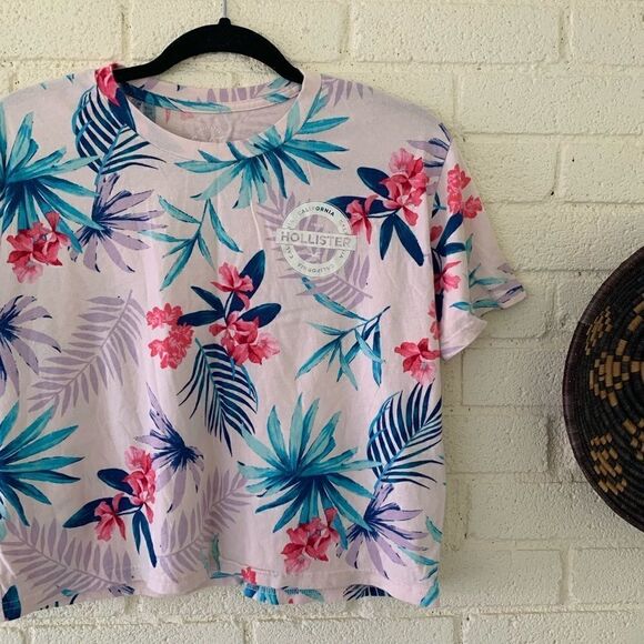 Hollister Cropped Graphic Tee  - Picture 2 of 5
